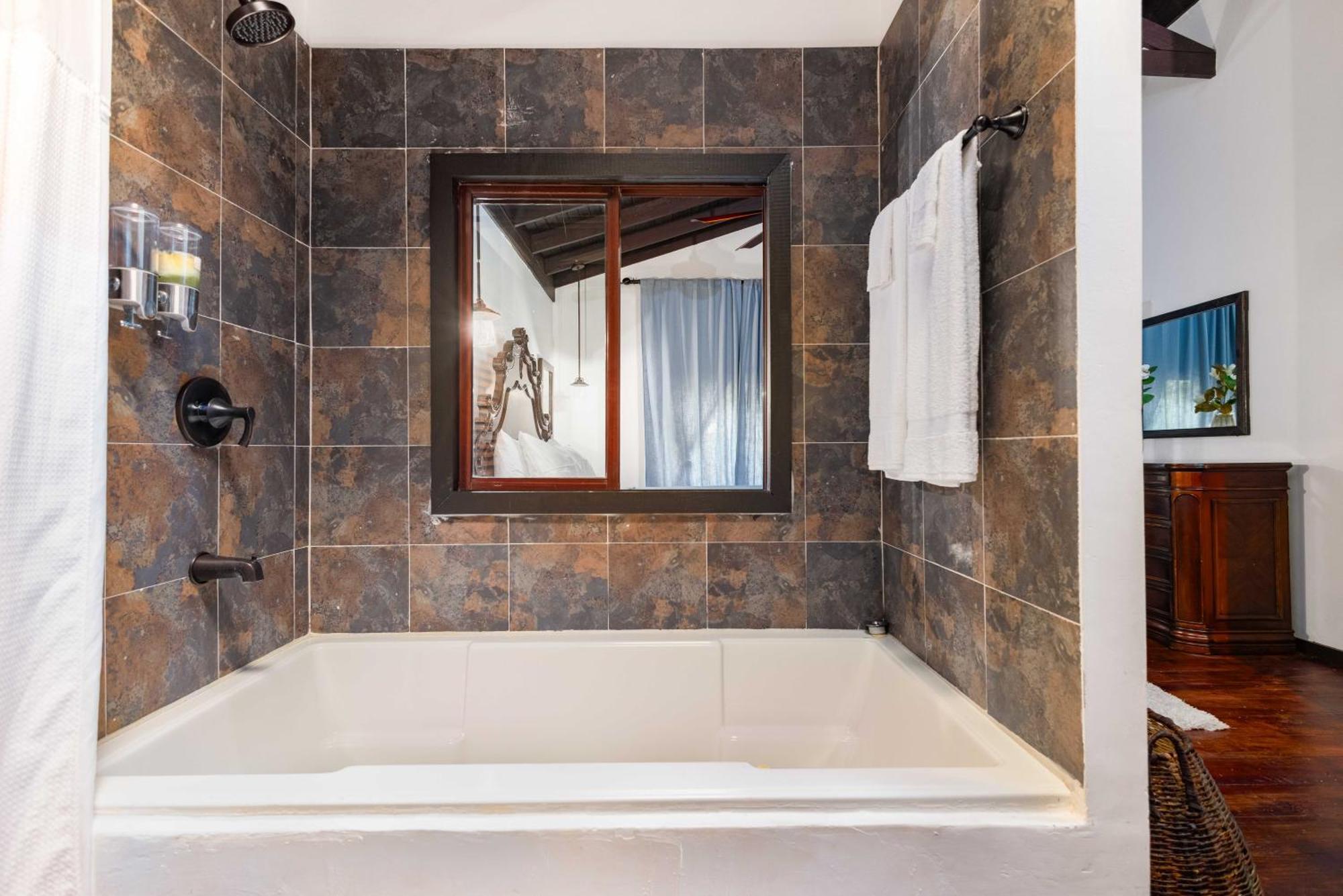 Serendipity Holistic Resort Spa Kingston Kültér fotó