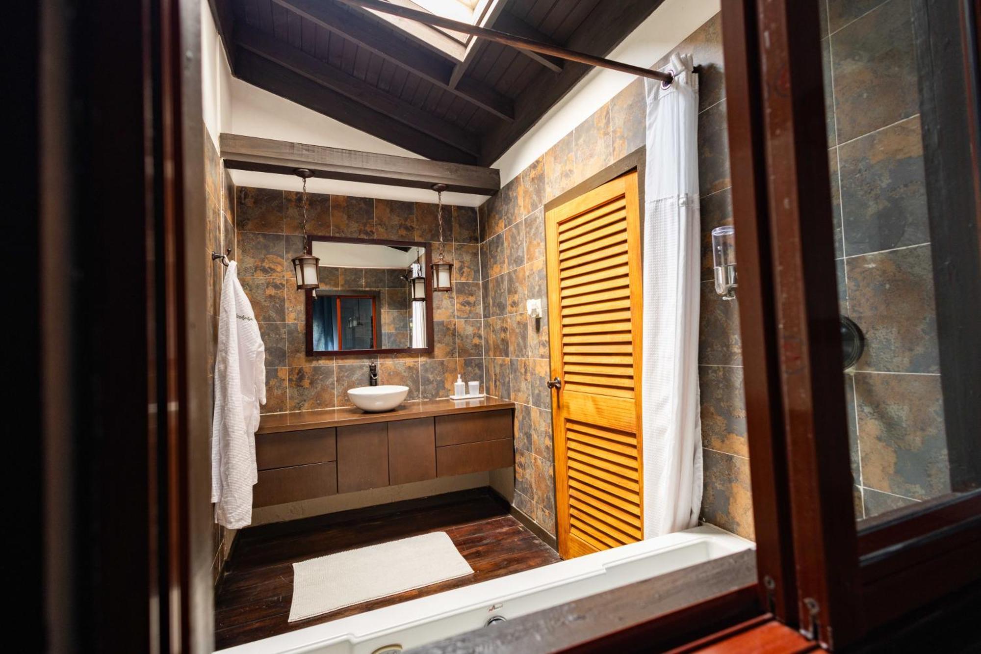 Serendipity Holistic Resort Spa Kingston Kültér fotó